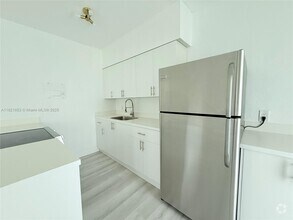 Building Photo - 9270 E Bay Harbor Dr