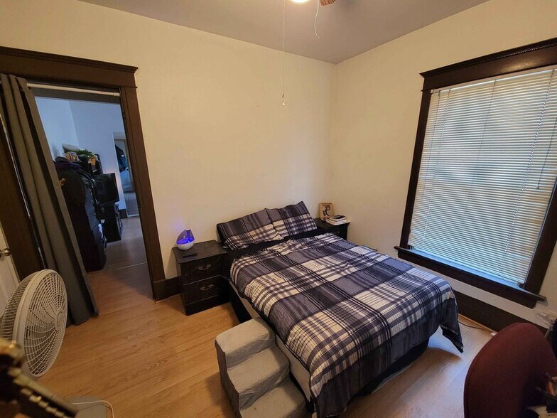 Building Photo - 2303 Olive St