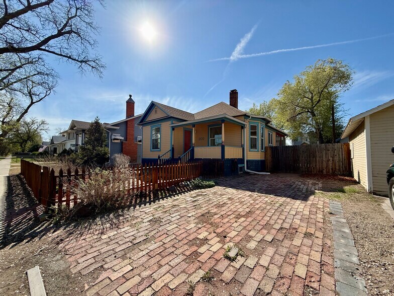Building Photo - 909 Ouray Ave