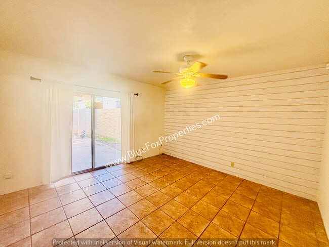 Building Photo - 2712 N Cloverland Ave