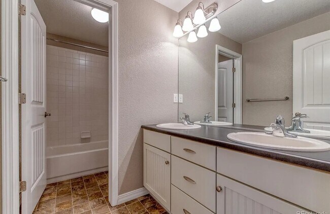 Building Photo - 495 Pasada Way