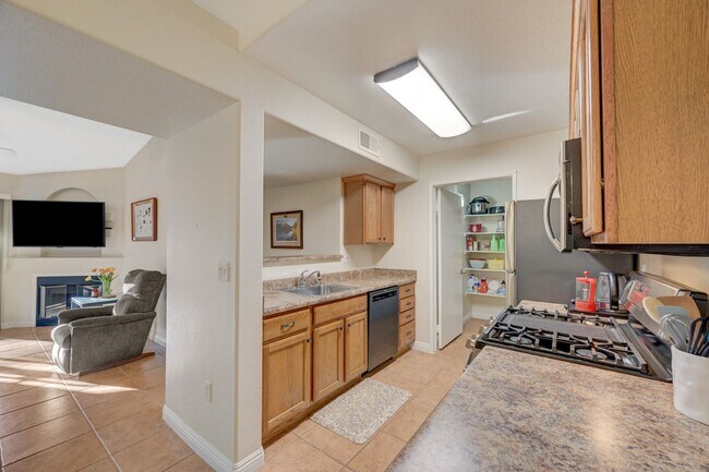 Building Photo - 7885 W Flamingo Rd