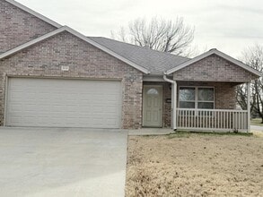 Building Photo - 818 15th St