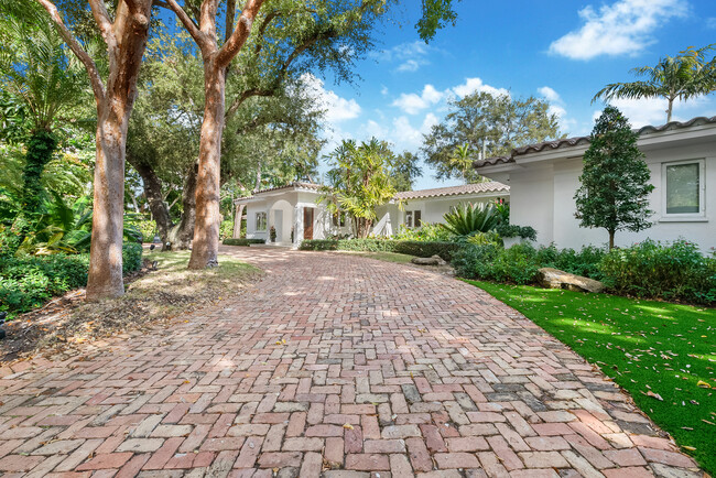 Building Photo - 6925 Tordera St