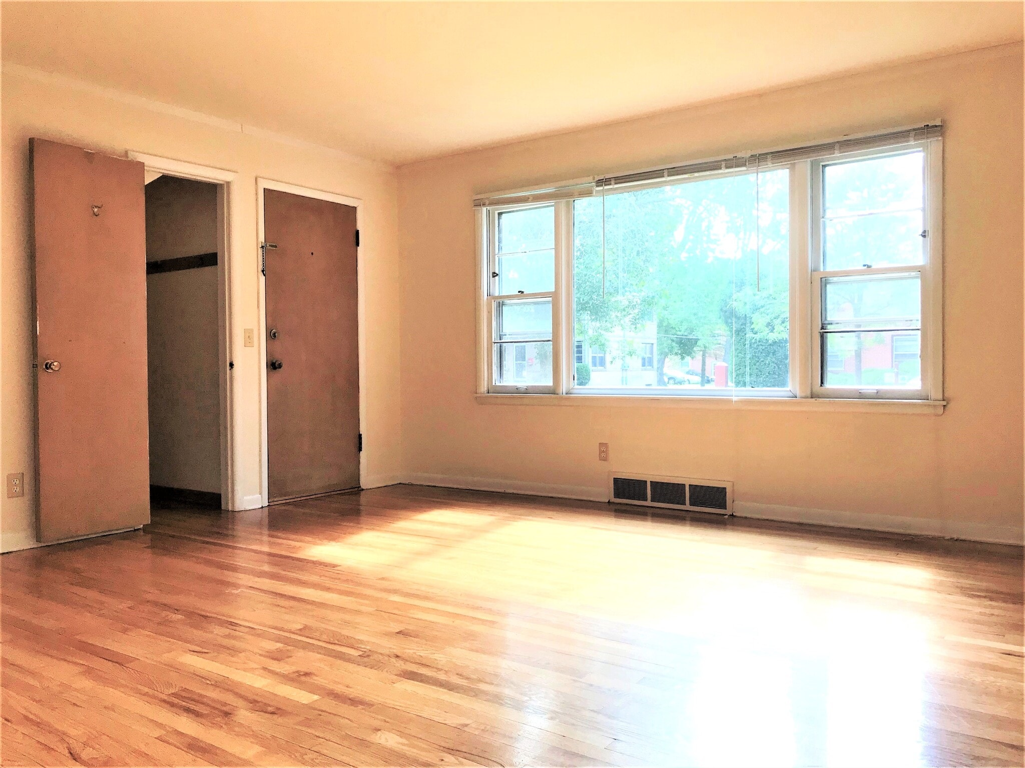 Building Photo - 401 Palomino Ln