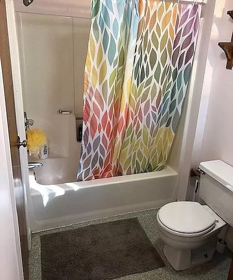 Full bath - 919 Shattuck Ave