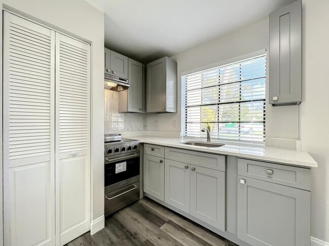 Building Photo - 10288 Turkey Lake Rd