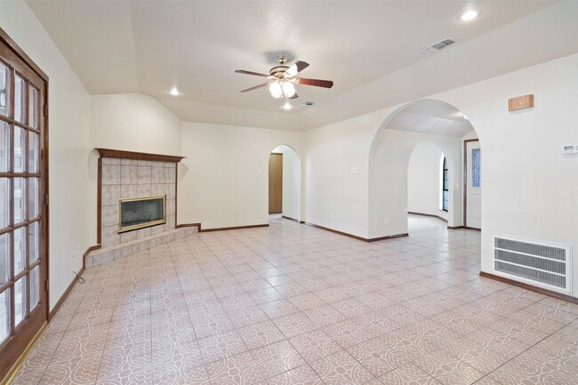 Building Photo - 104 Virgie St