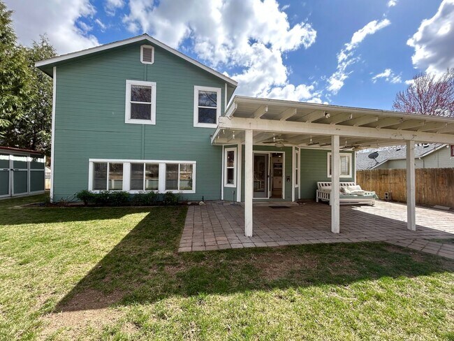 Building Photo - Gorgeous 5 bedroom 3 bathroom Home In Eagle