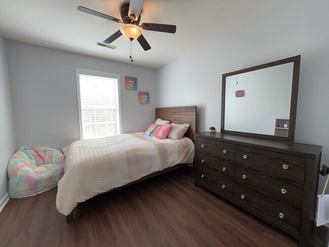 Building Photo - 1009 Ariel Ct