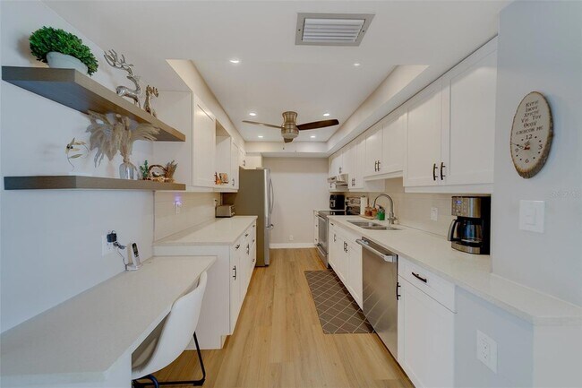 Building Photo - 255 Dolphin Point