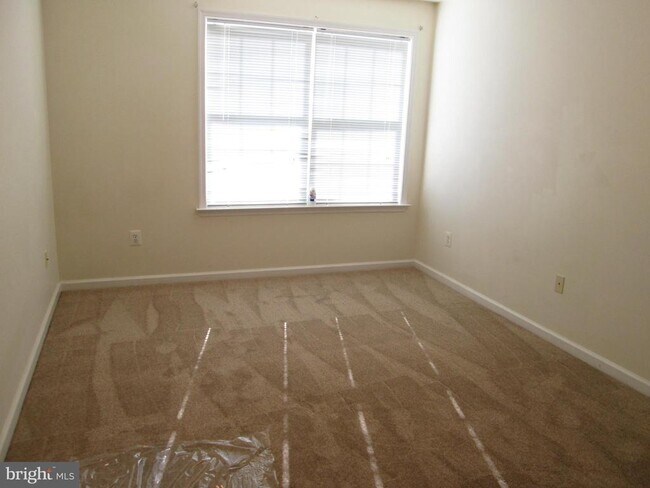 Building Photo - 1300 Treasure Dr