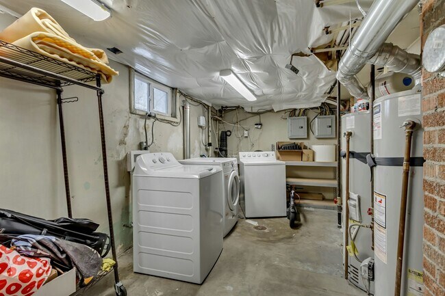 Building Photo - 718 N 100 W St