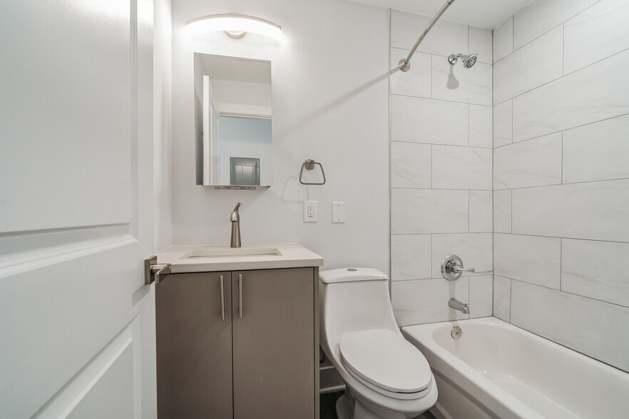 Building Photo - 646 N 32nd St