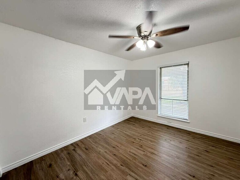 Building Photo - 7729 Narrow Pass St