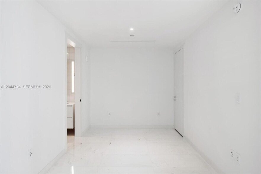 Building Photo - 300 Biscayne Boulevard Way