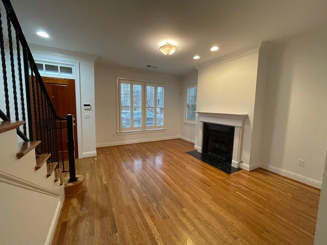 Building Photo - 4226 Hillsboro Pike