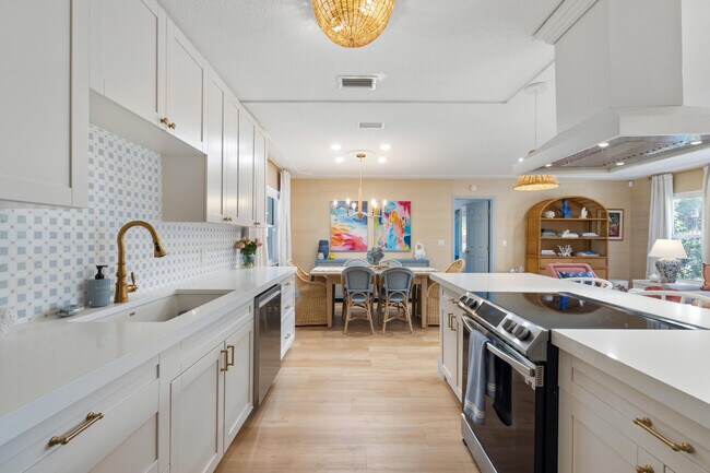 Building Photo - 2512 SW 5th St