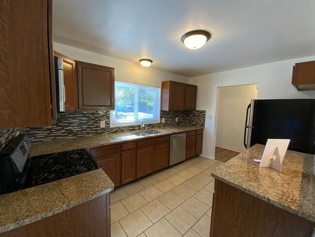 Building Photo - 3 Bedroom Single Story Home Available Near...