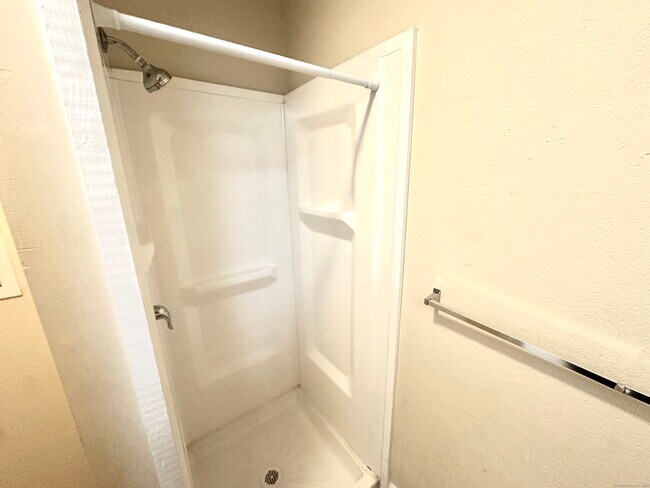 Building Photo - 77 Bank St