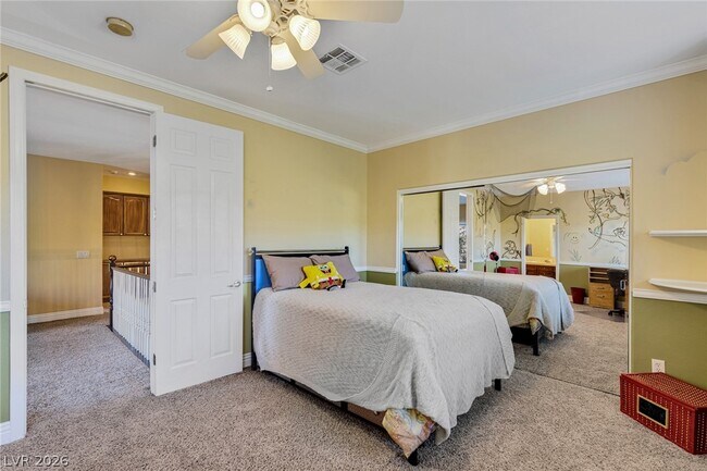 Building Photo - 724 Pinnacle Heights