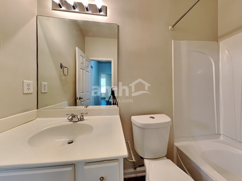 Building Photo - 1500 Woodberry Ct