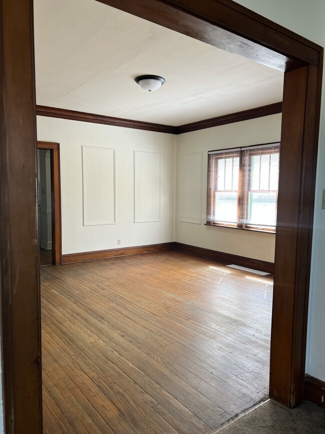 Building Photo - 43 N Lewis Ave