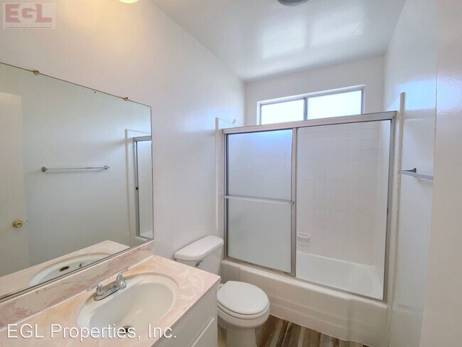 Building Photo - 823 N Hudson Ave