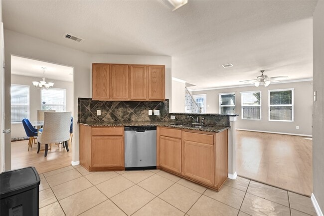 Building Photo - 3007 Apple Dale Dr