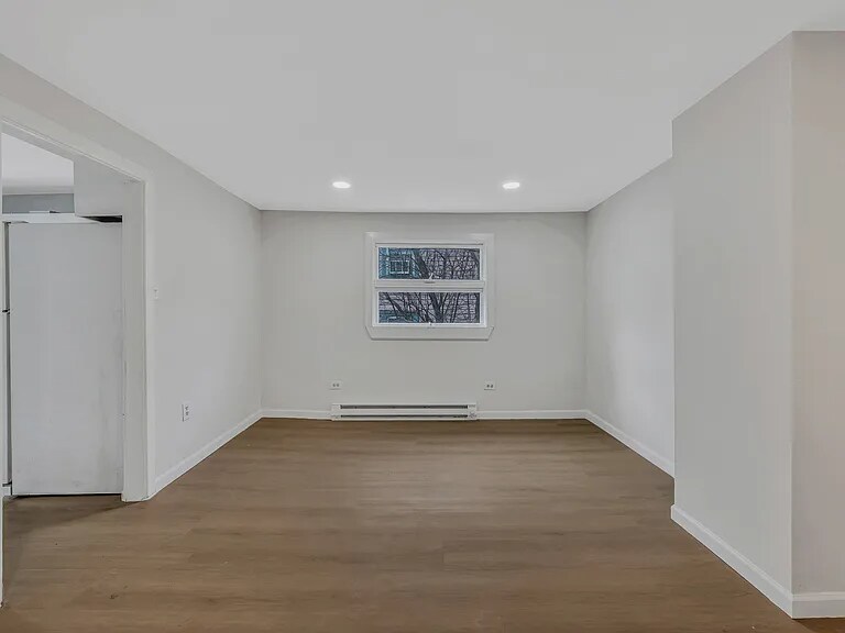 Building Photo - 141 Throop St