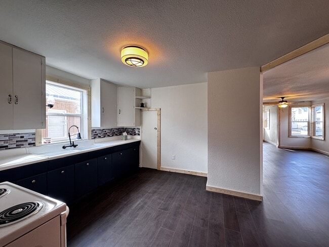 Building Photo - 324 1st Ave S