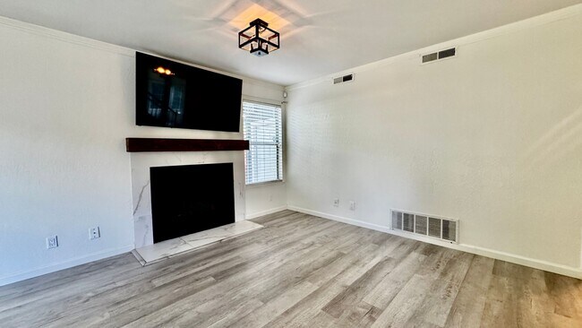 Building Photo - 4501 O’Neill Lane - Coastal comfort, sunny serenity, and the best of Soquel at your doorstep