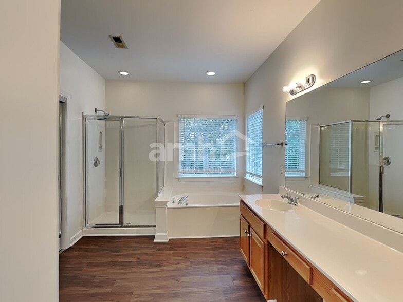 Building Photo - 4583 Waterford Dr NW