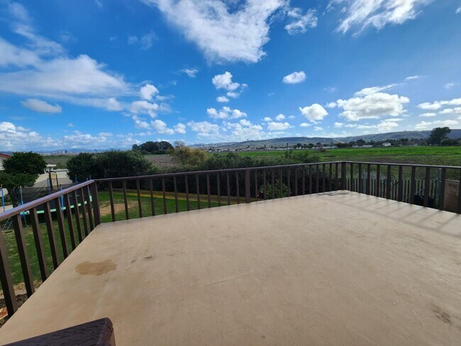 Building Photo - 1897 Cabrena St