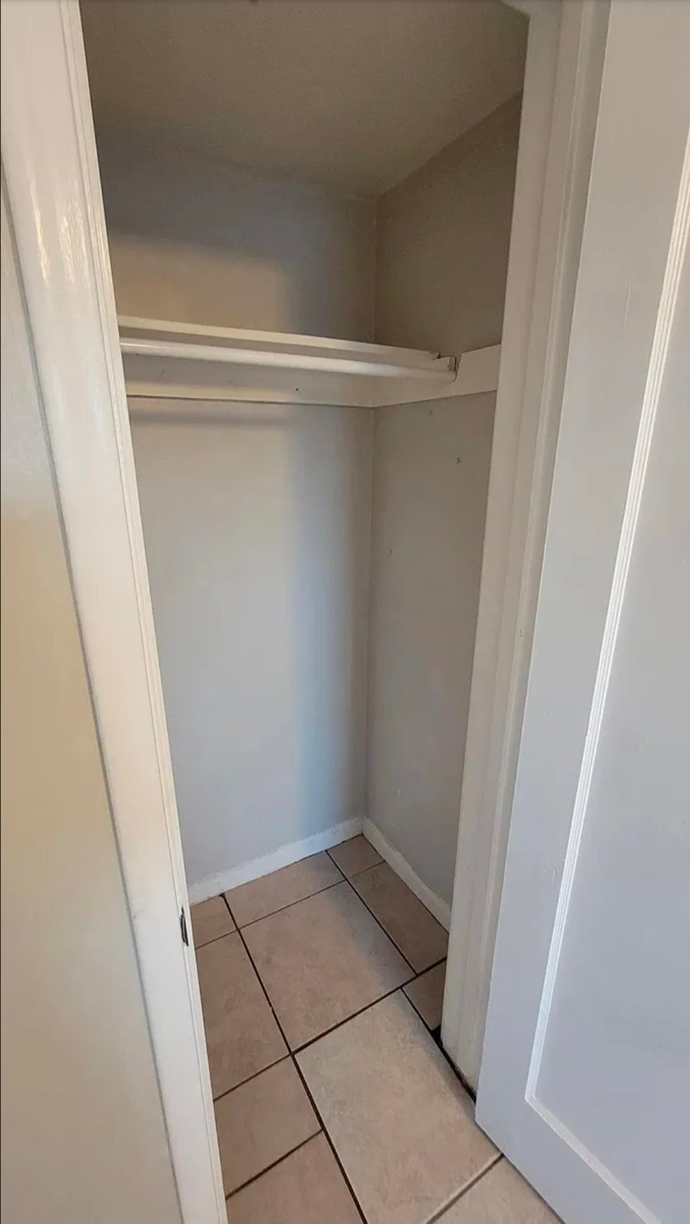 Building Photo - 730 E 1st St