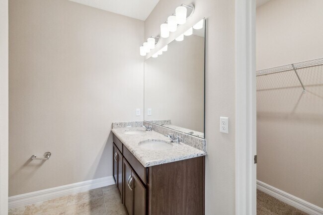 Building Photo - Beautiful Energy Efficient 4/2 Close to La...