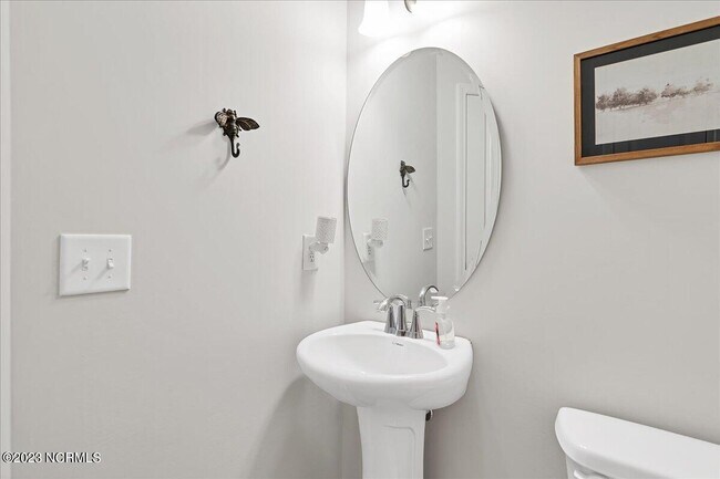 Building Photo - 712 Burley Oak Dr