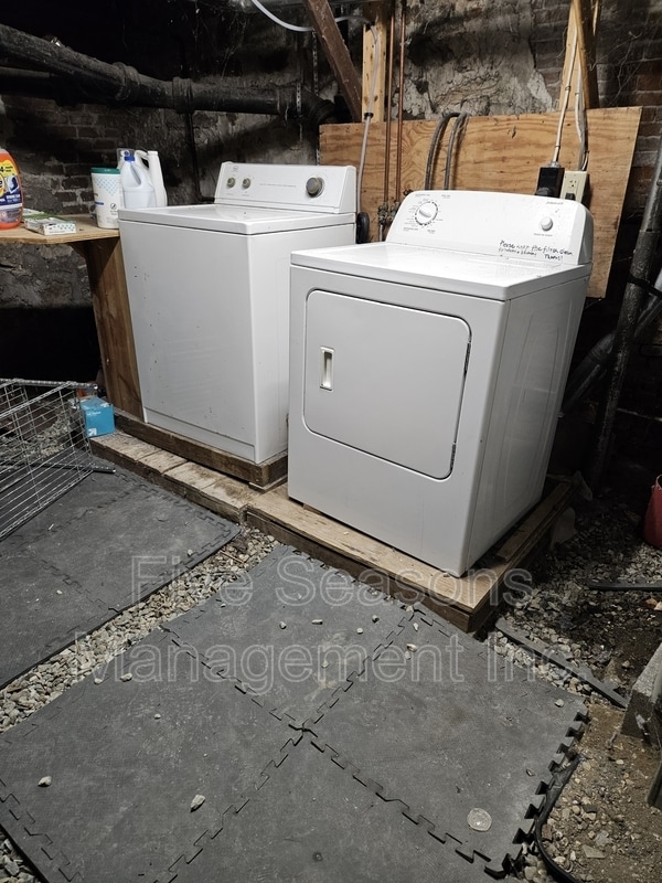 Building Photo - 432 Colchester Ave