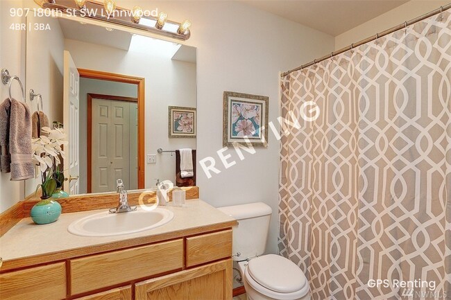 Building Photo - 907 180th St SW