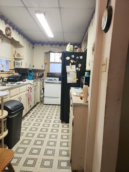 Building Photo - 223 High St