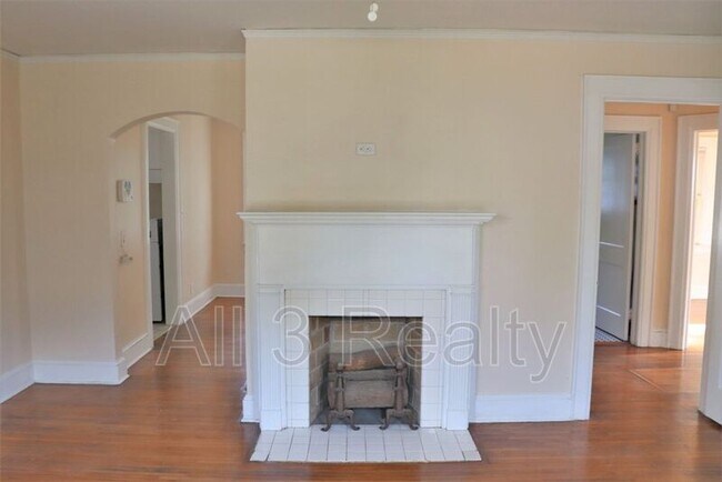 Building Photo - 2320 McCarter Ave