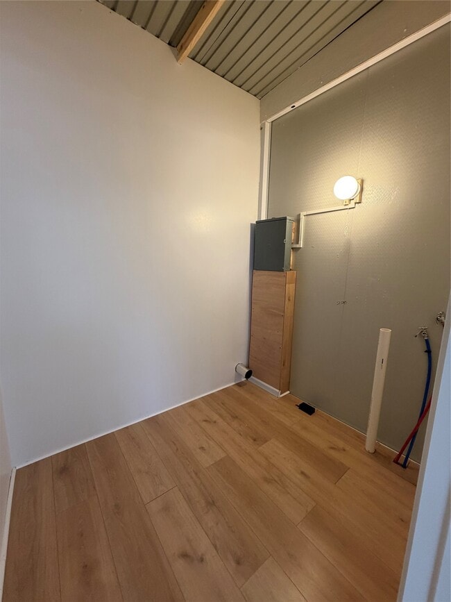 Building Photo - 15435 Esther Dr