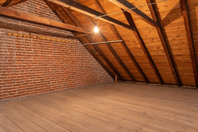 Building Photo - 222 2nd St