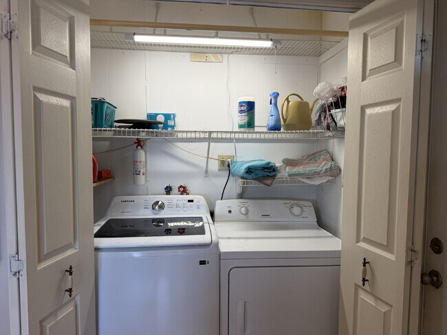 Building Photo - "Charming 2-Bed, 2-Bath Mobile Home Retreat in Harbor Cove!"