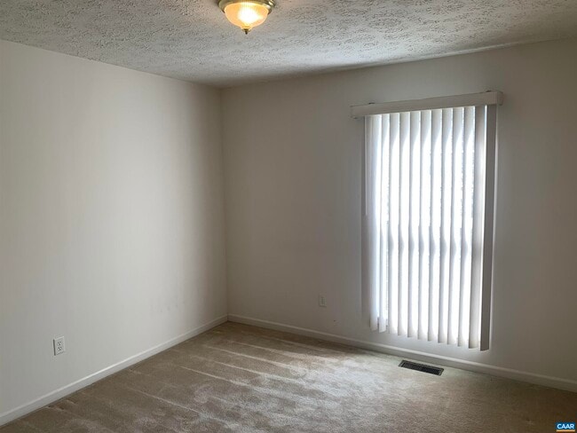 Building Photo - 7075 Maudes Ln