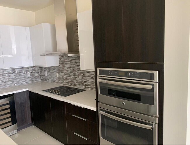 Building Photo - 6415 NW 102nd Path