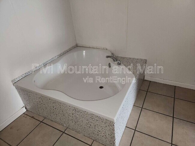 Building Photo - 32 Misty Mountain Way