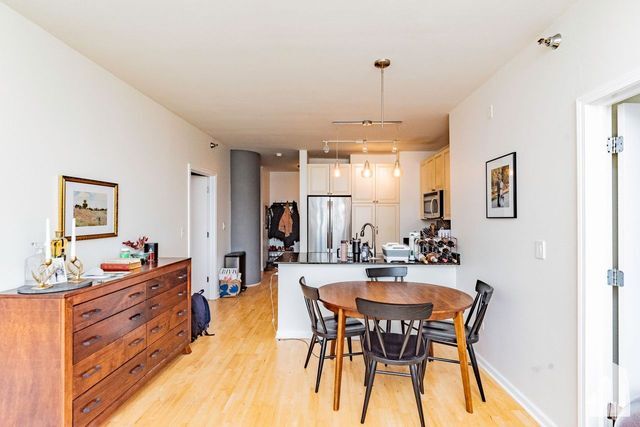 Building Photo - 10 E 13th St