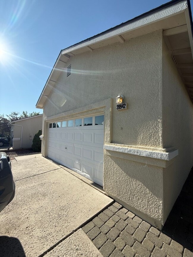 Building Photo - 20942 White Rock Dr
