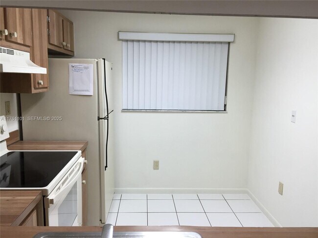 Building Photo - 10855 SW 112th Ave